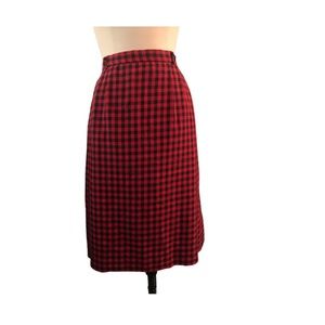 Red Black Check Fully Lined Skirt. Holiday Casual Look. Vintage Classic style.